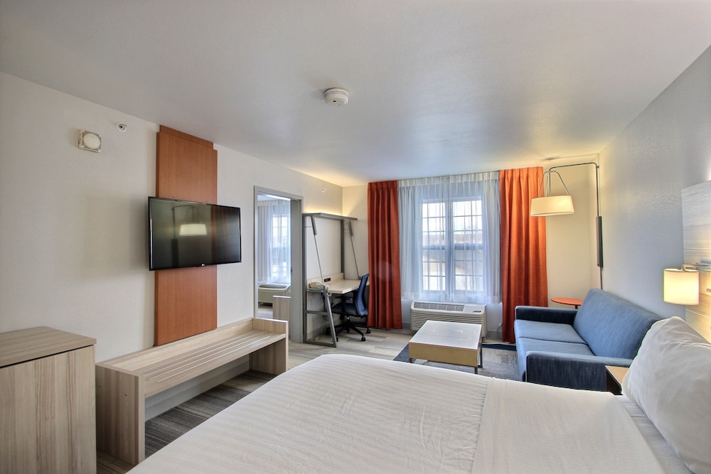 Holiday Inn Express Hotel & Suites Milwaukee Airport by IHG - photo 8