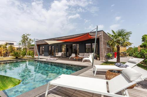 Paradis Piscine Privee — Dinan