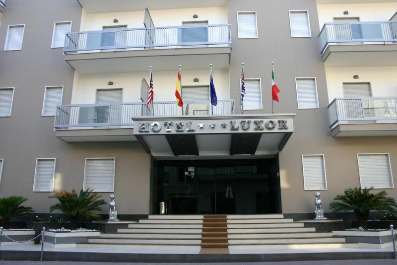 Hotel Luxor — hotel in Casoria