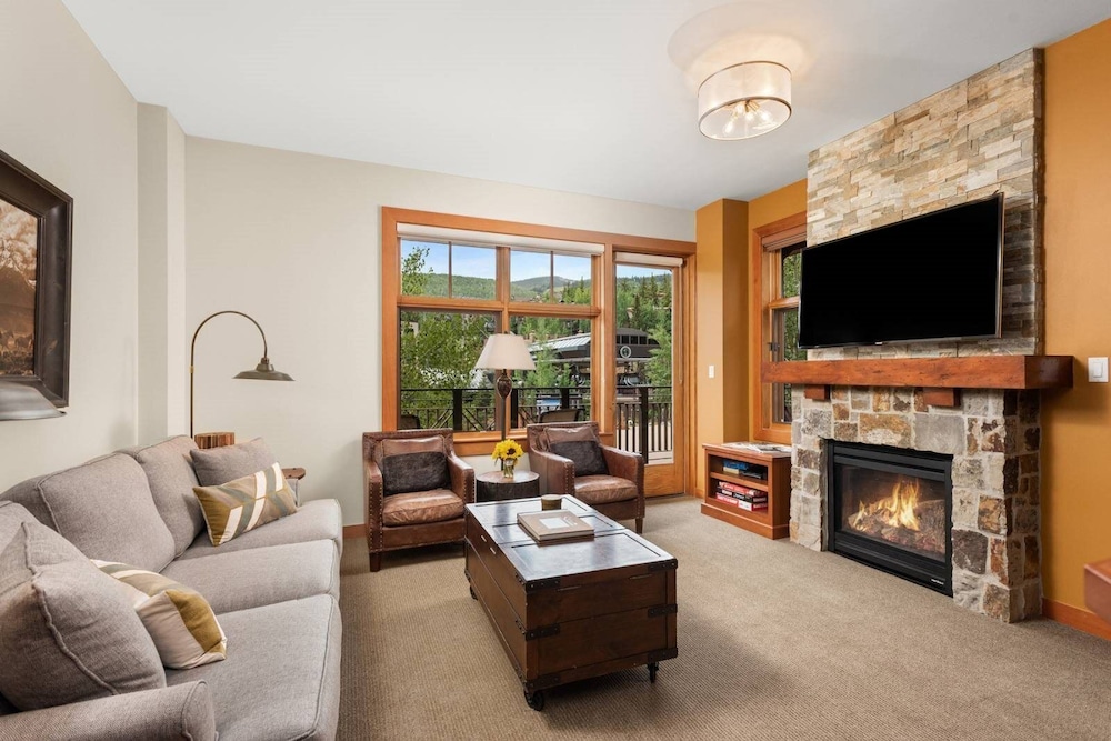 Luxury Ski in Ski out 3 Bedroom Mountain Resort Vacation Rental in the Heart of Snowmass Base Village - photo 13