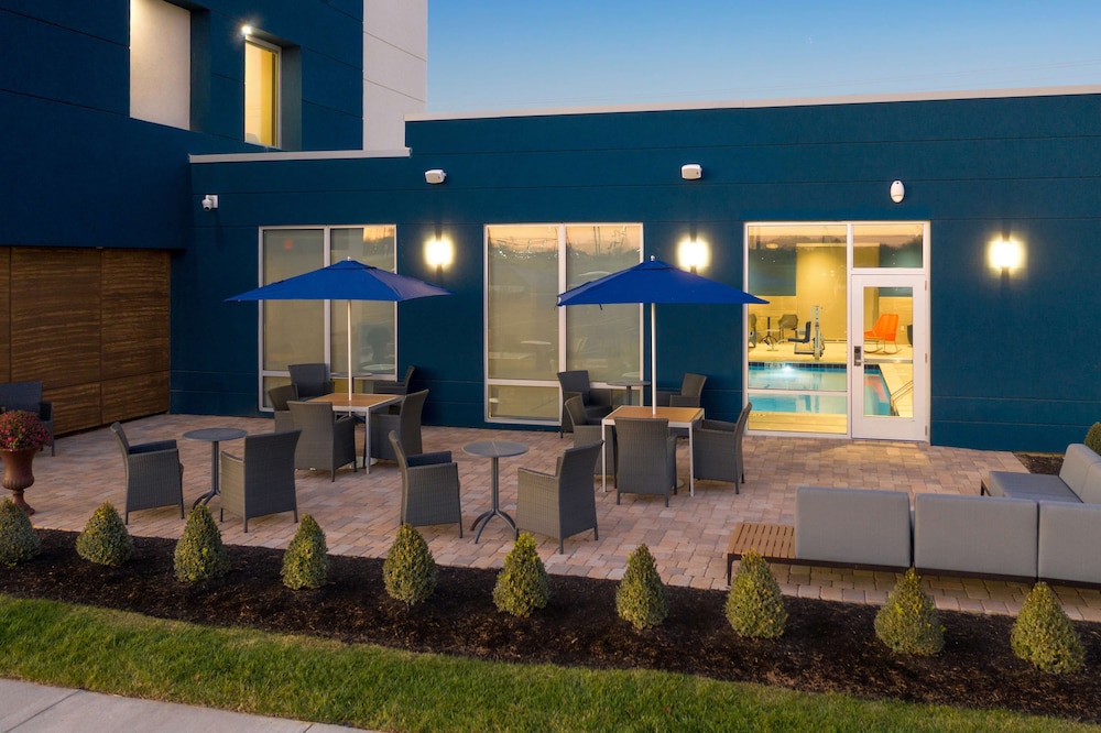 Hampton Inn Circleville - photo 48