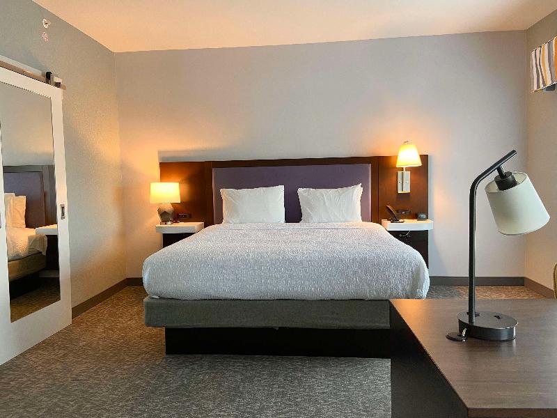 Hampton Inn McMinnville - photo 12