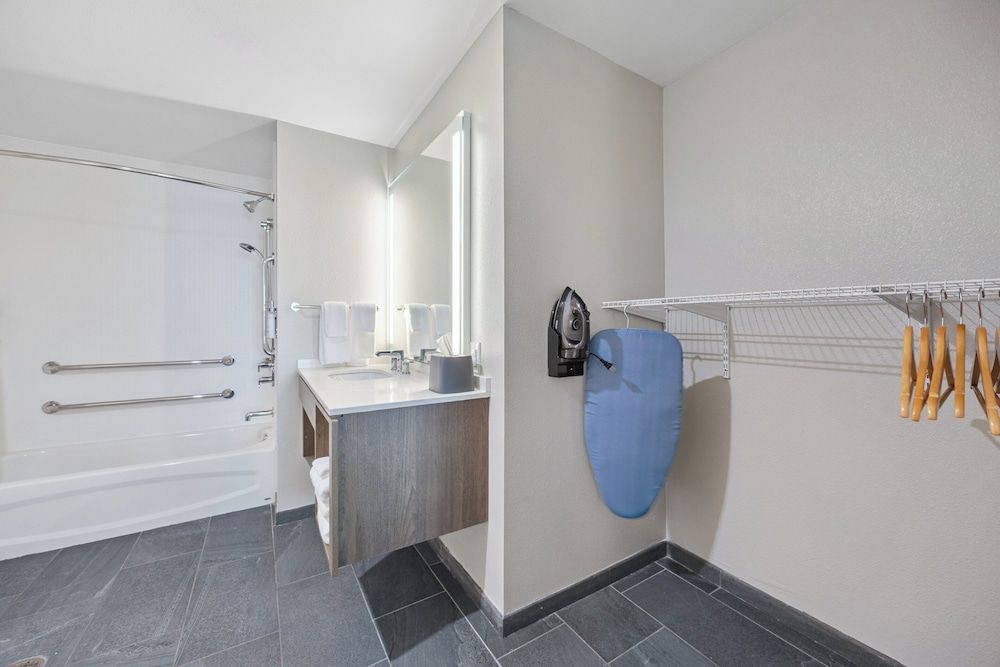 Staybridge Suites Sacramento Woodland - photo 48