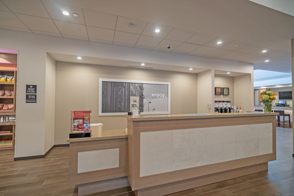 Hampton Inn Chicago North Loyola Station - photo 3