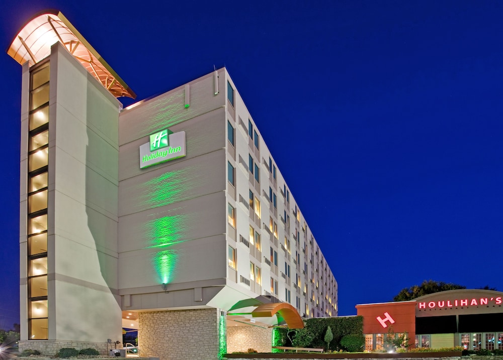 Holiday Inn Manhattan at the Campus an IHG Hotel - featured photo