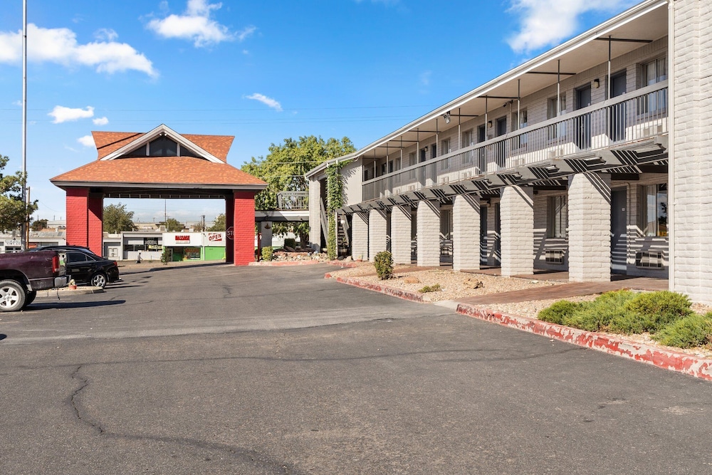 Extend A Suites Midtown Albuquerque - photo 32