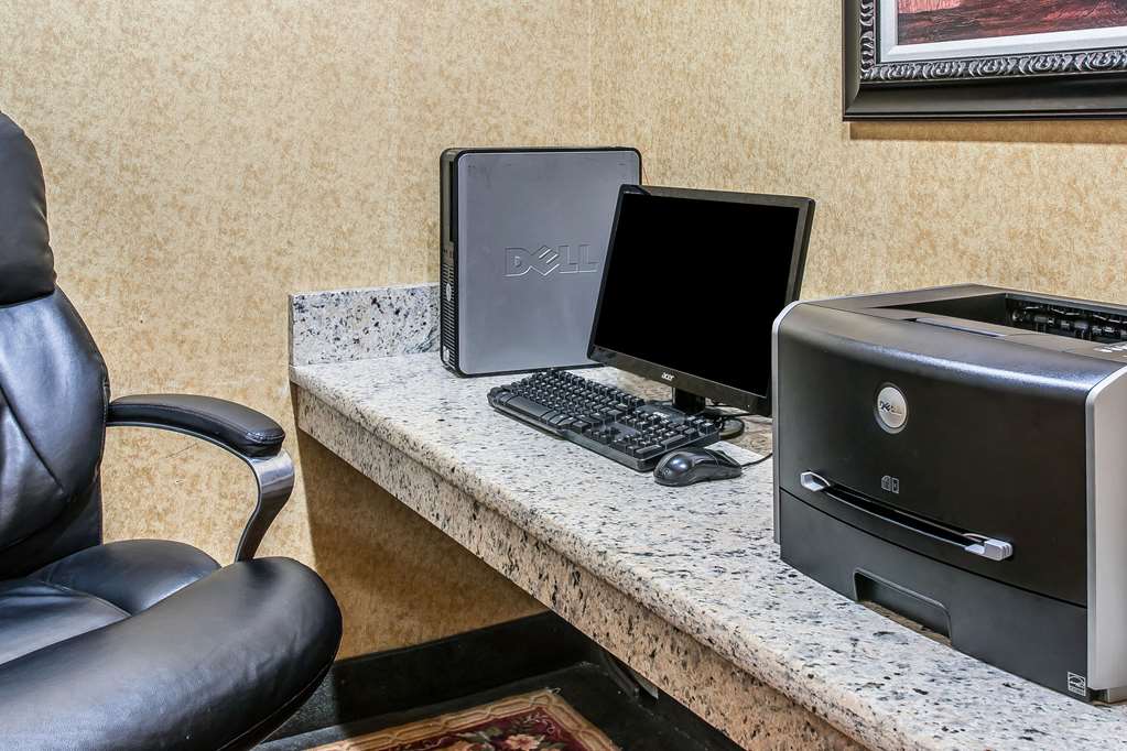 Quality Inn & Suites Ann Arbor Hwy 23 - photo 32