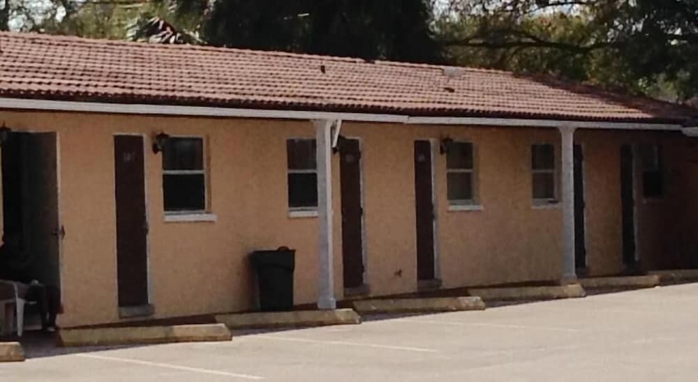 Cadillac Motel - photo 15
