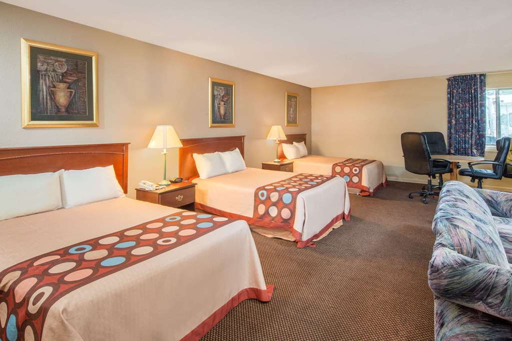 Super 8 by Wyndham Centerville Richmond - photo 14