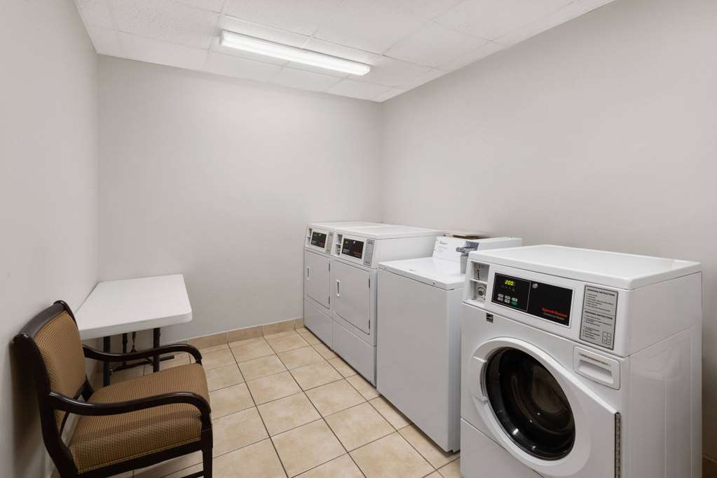 La Quinta Inn & Suites by Wyndham Deer Park - photo 36