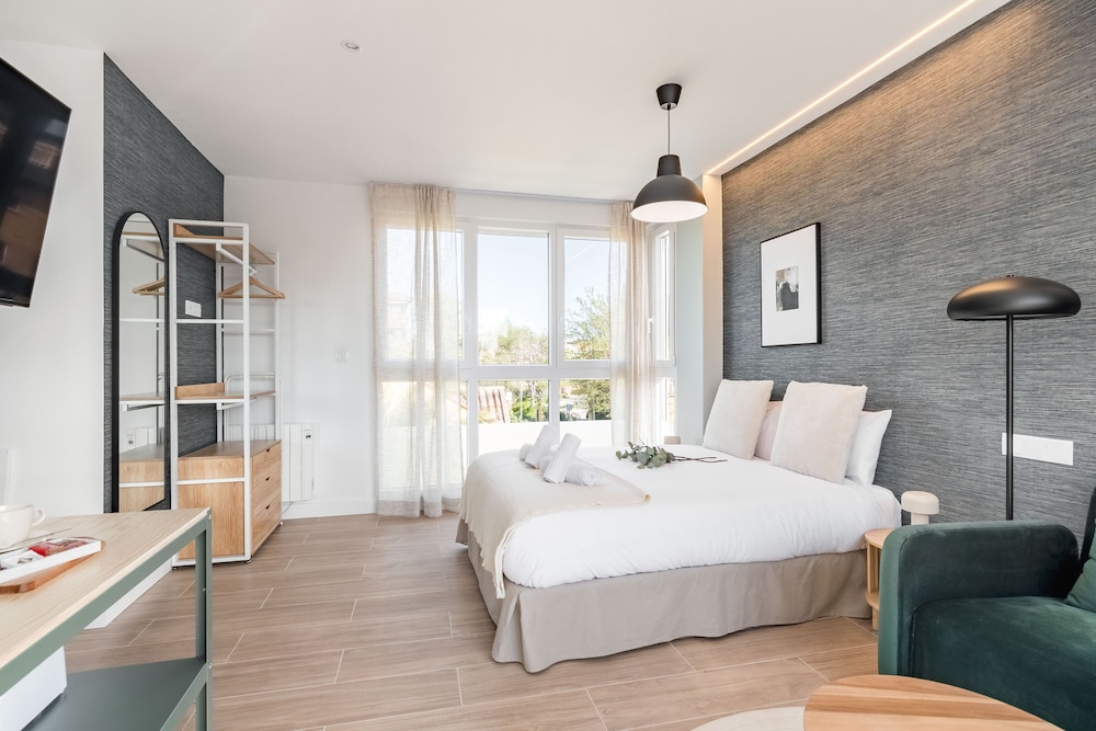 Arturo Soria Stays by Charming Ciudad Lineal Madrid