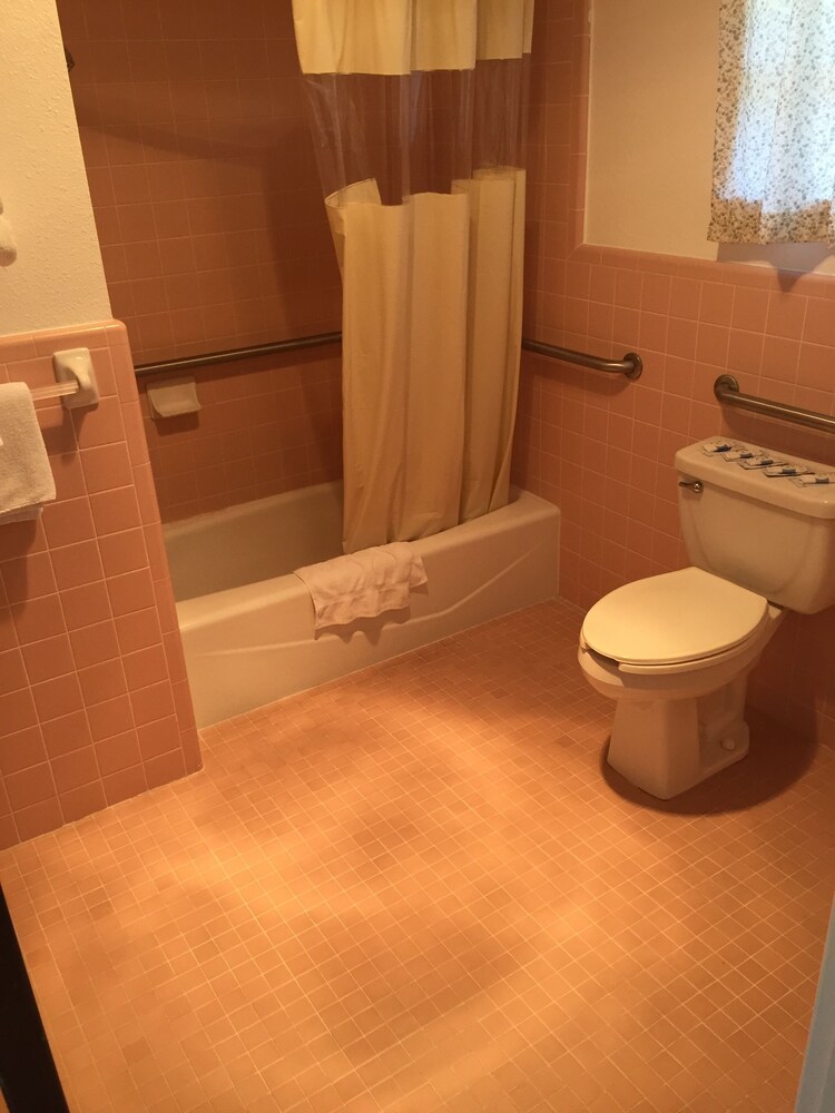 The Oak Motel - photo 20