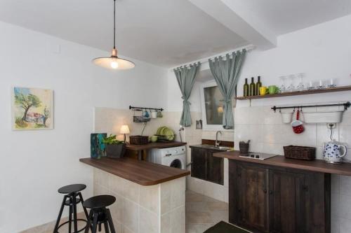 Apartment Hladilo Nostalgia Comfort Two Bedroom Apartment with Terrace and Partial Sea View