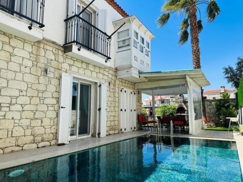 Evalacati Villa Palma Tatil Rüyası — 4-Star Luxury Hotel in Cesme, Turkey