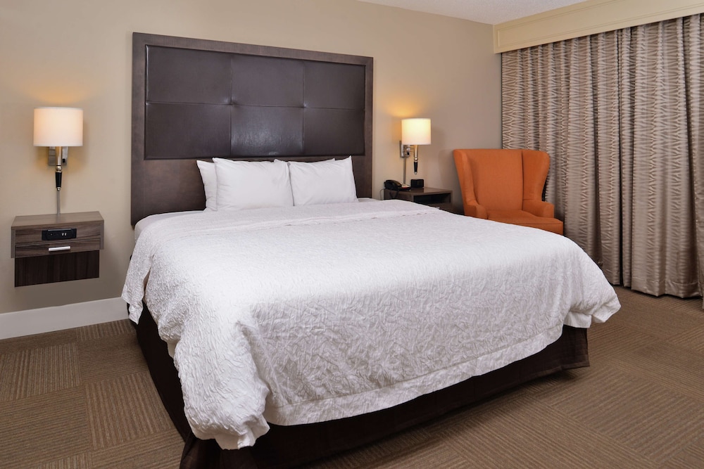 Hampton Inn South Hill - photo 13