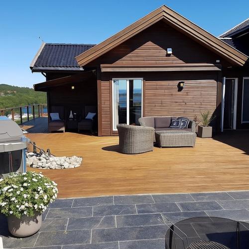 Luxury Fjord Cabin with Jacuzzi Stunning View and Grill Hut — 4-Star Luxury Hotel in Sveio, Norway