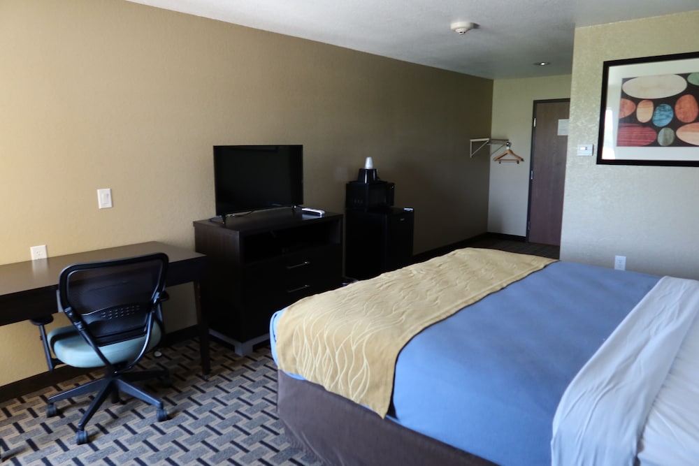 West Worth Inn and Suites - photo 10