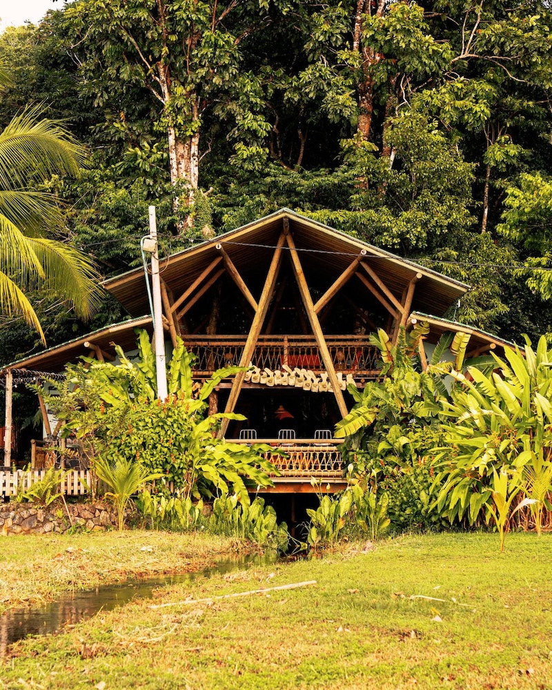 Ecolodge El Almejal - carbon neutral hotel in Bahia Solano