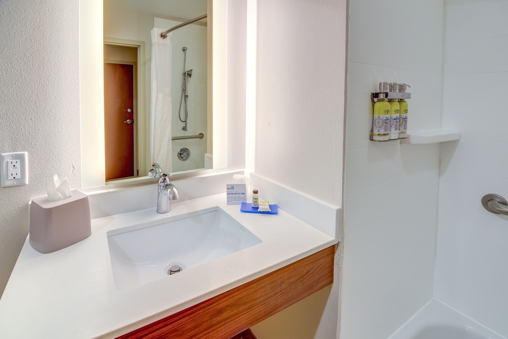 Holiday Inn Express & Suites Foley by IHG - photo 45
