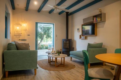 Iremia by Thamnoi Living in Agios Nikolaos, Greece