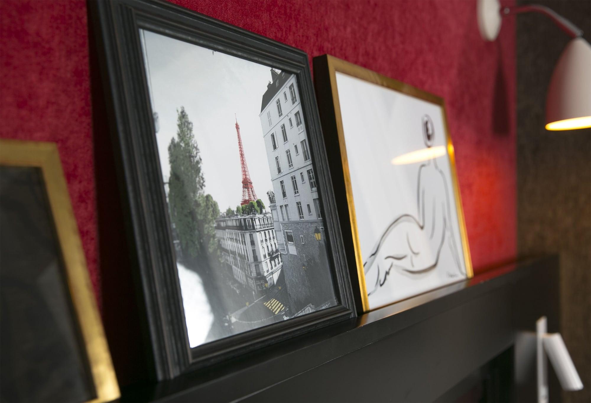 Hotel de Neuville Arc de Triomphe