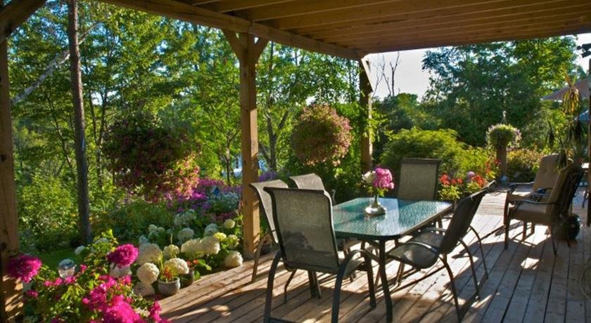 Gîte Au pied du courant — 4-Star Luxury Hotel in Mont-Laurier, Canada