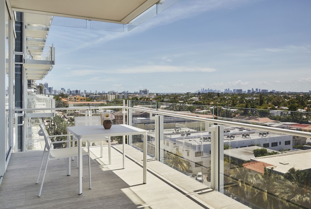 Four Seasons Hotel at The Surf Club - photo 40