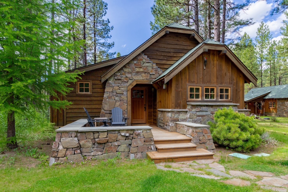 Lake Creek Lodge — 4-Star Luxury Hotel in Madras, United States