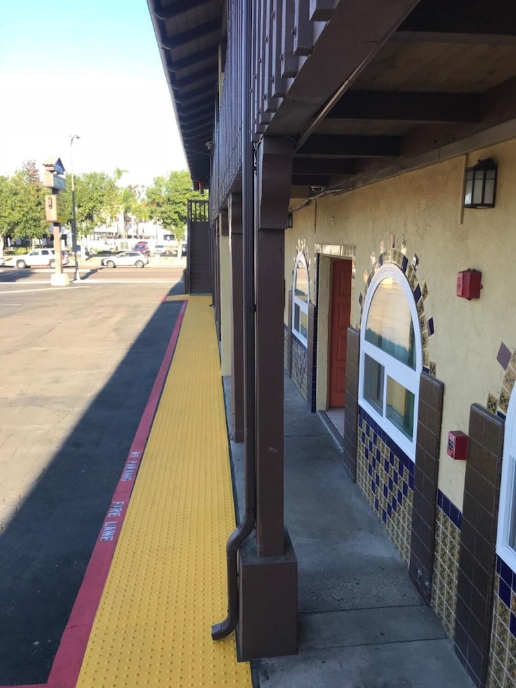 Hacienda Motel - photo 23