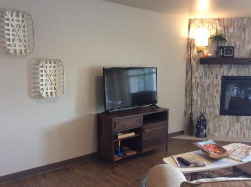Scenic Shore Inn - photo 17