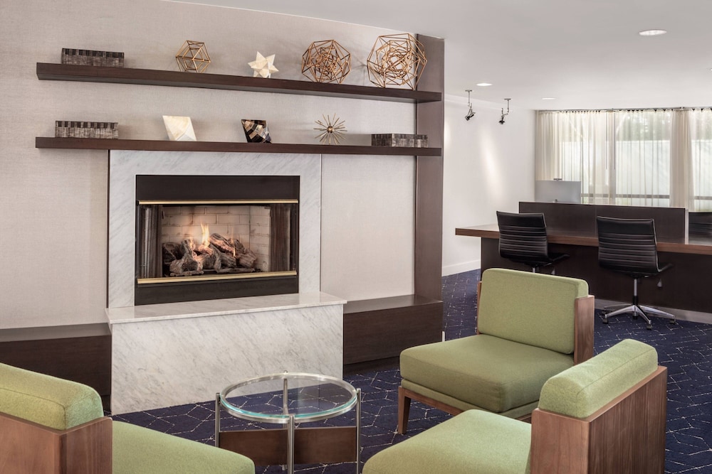 Courtyard by Marriott Portland Airport - photo 2