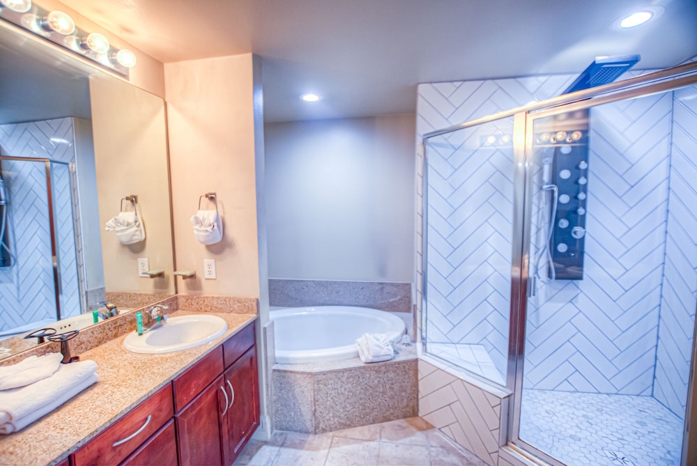Laketown Wharf Resort by Aneliya's Rentals - photo 734