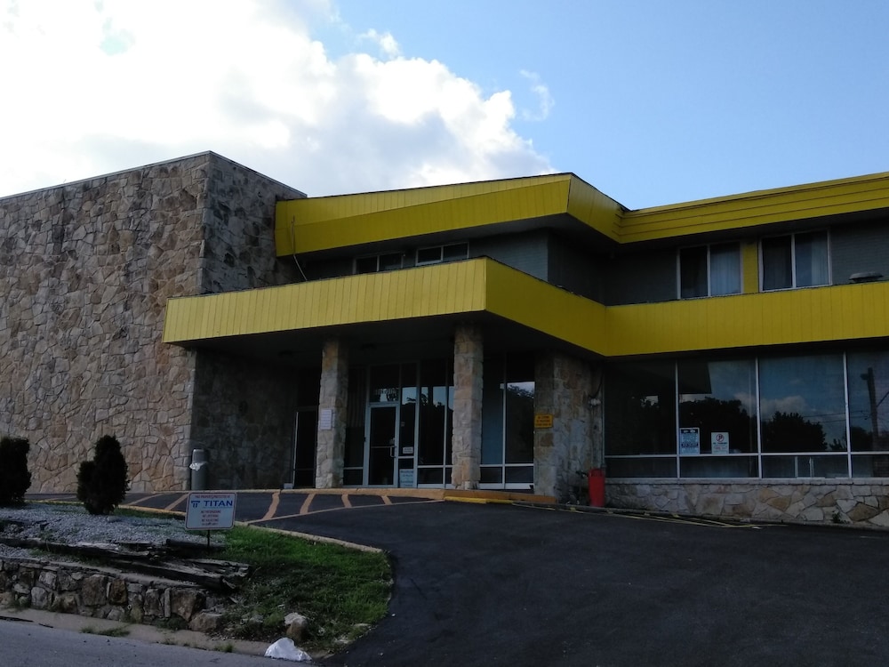Arrowhead Inn - last minute hotel in Kansas City