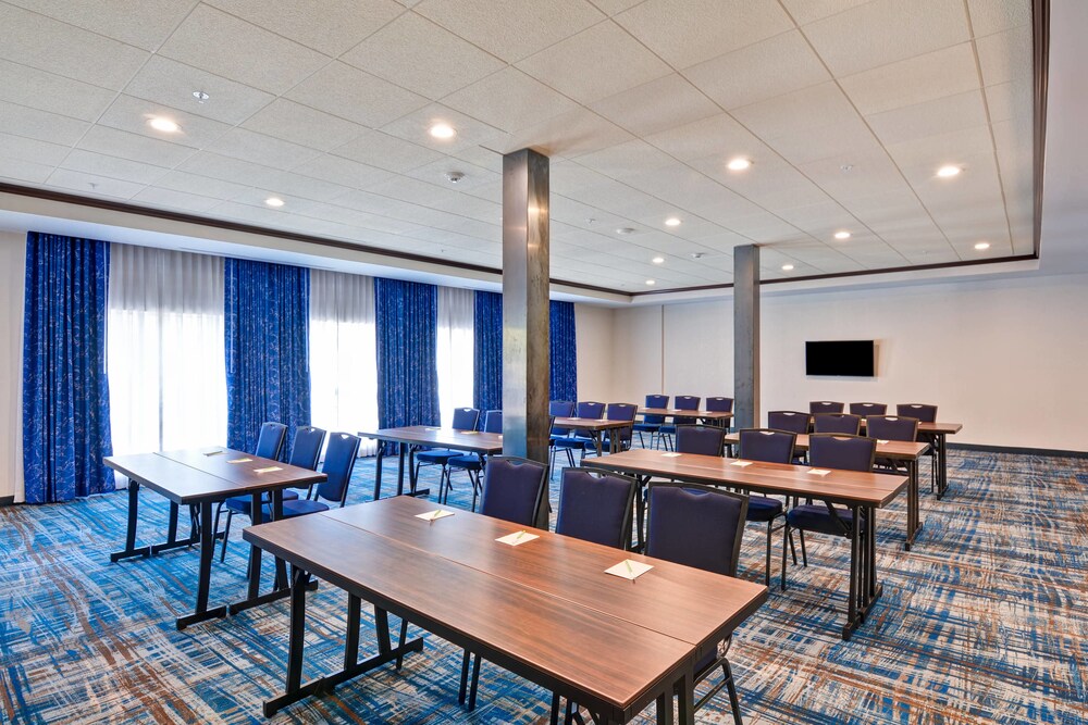 Courtyard by Marriott Long Island Islip Courthouse Complex - photo 28