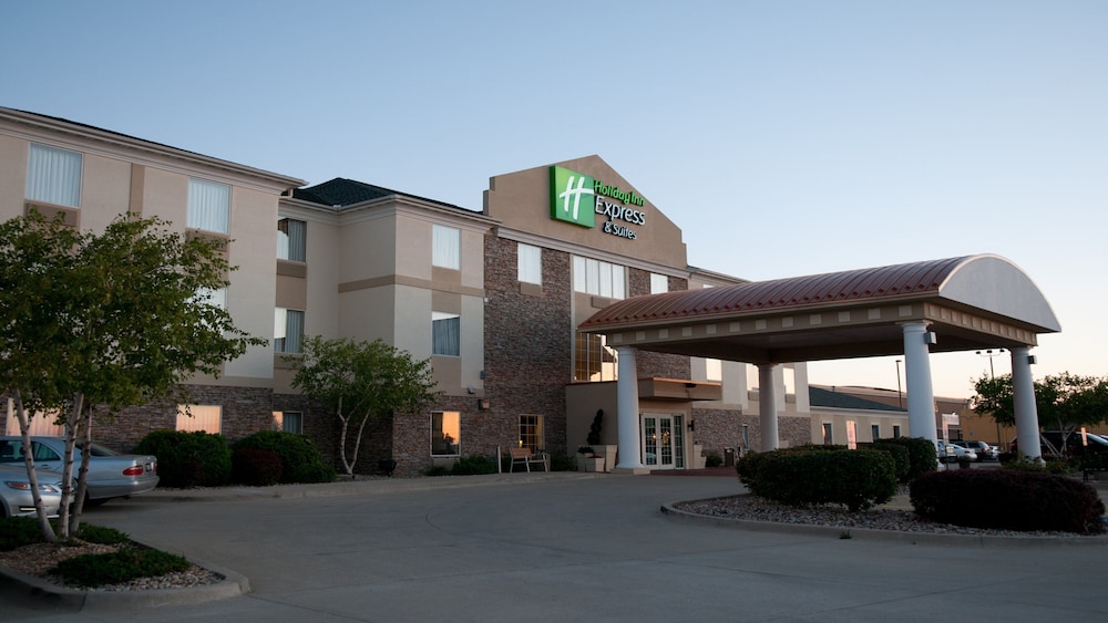 Holiday Inn Express & Suites Bloomington Normal an IHG Hotel - featured photo
