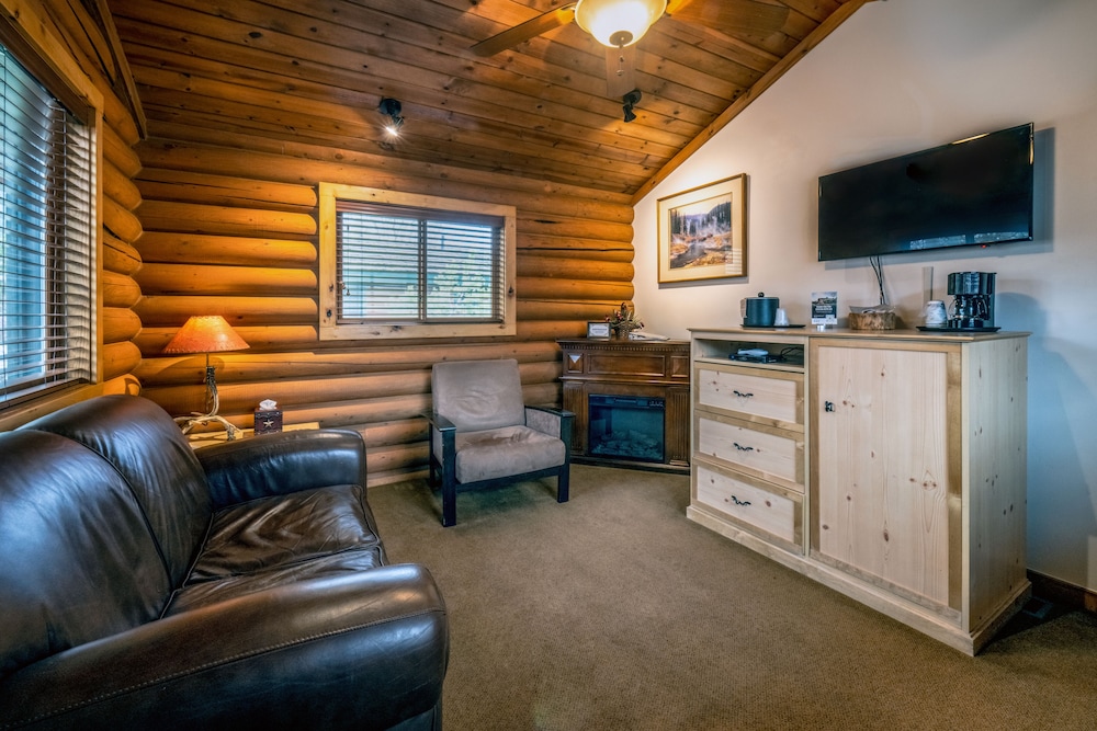 Flying Saddle Resort - photo 12