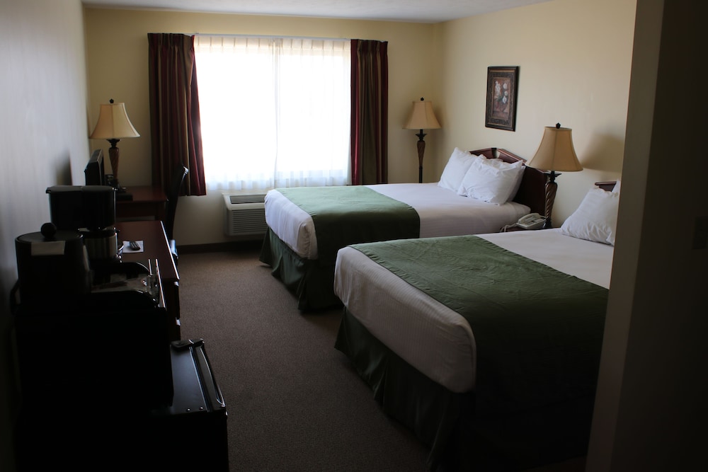 Edgewood Hotel & Suites - photo 10