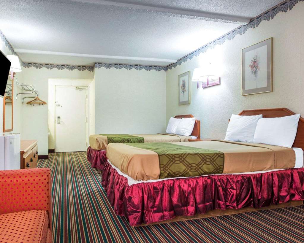 Rodeway Inn Stone Mountain - photo 11