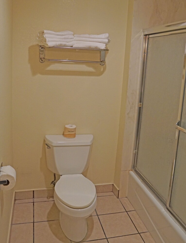 Travel Plaza Inn - photo 32