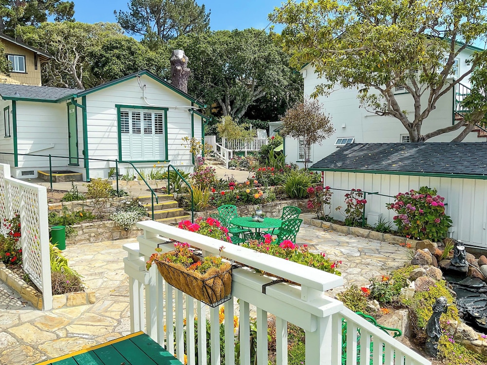 Carmel Green Lantern Inn - photo 91