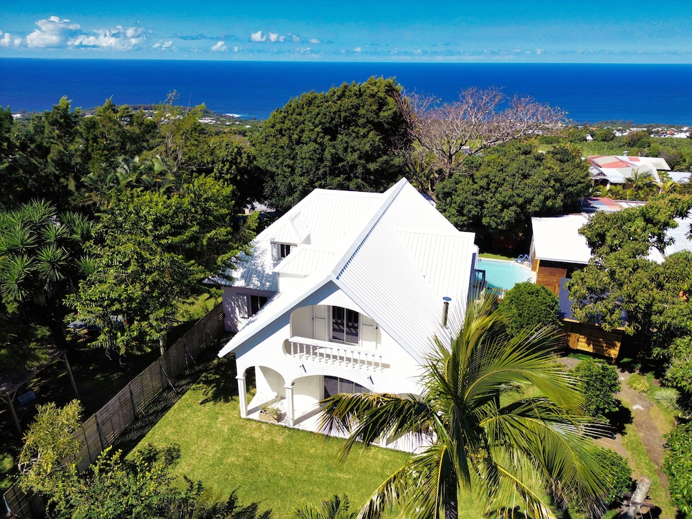 Bubble Village House Villa de charme du Sud sauvage — 4-Star Luxury Hotel in Saint-Joseph, Réunion
