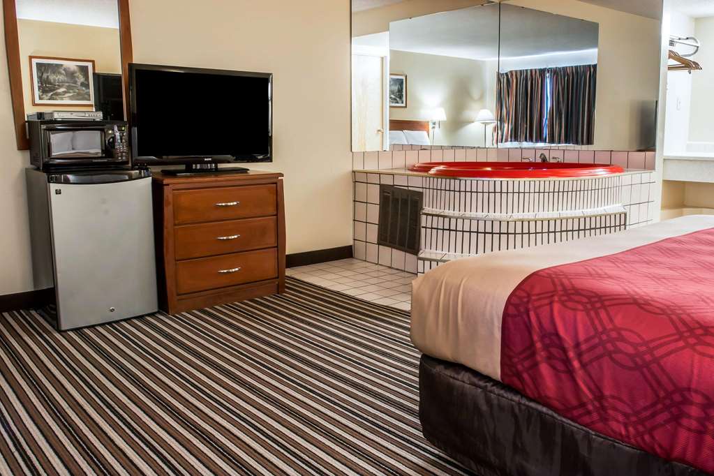 Econo Lodge Paw Paw - photo 13