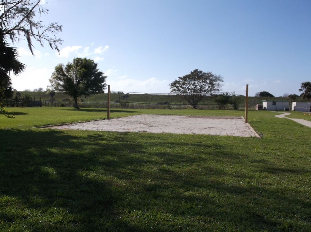 Days Inn & Suites by Wyndham Lake Okeechobee - photo 44