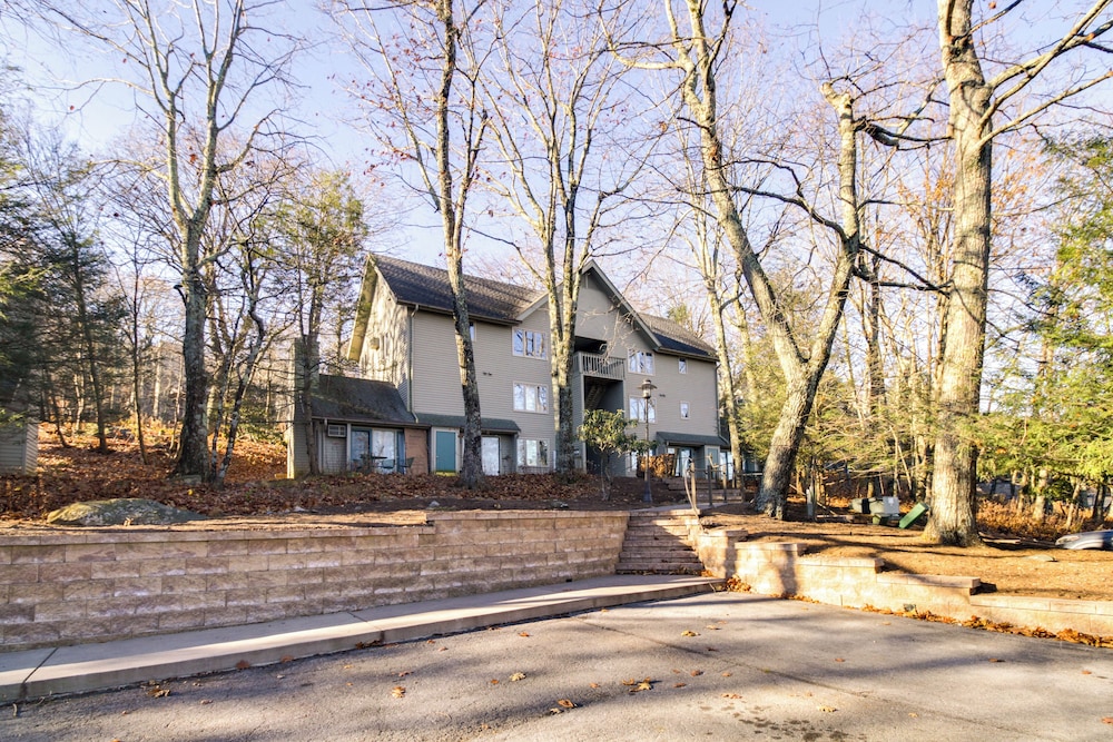 Wintergreen Ski Resort Condo w Golf Access - photo 2