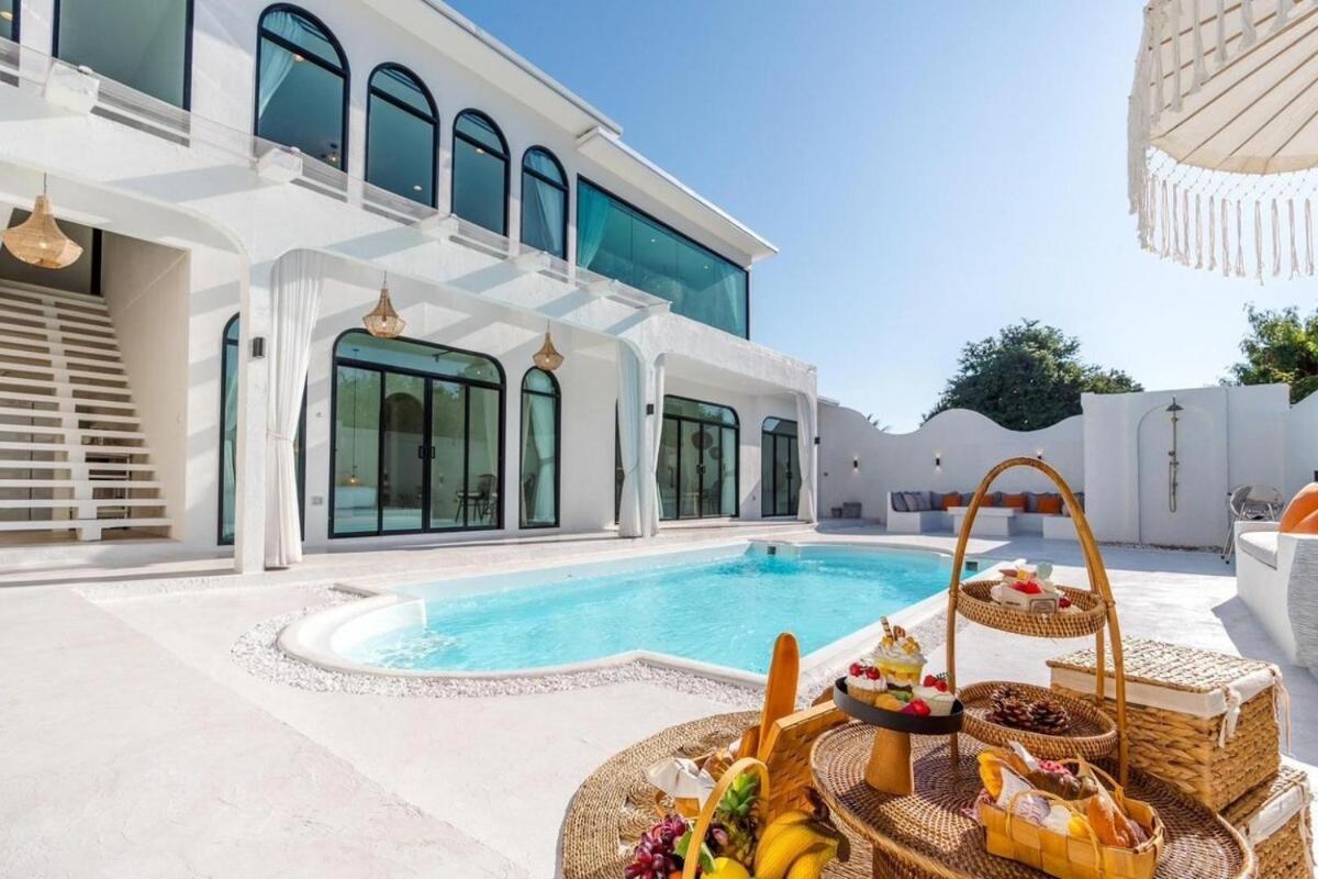 Villa Malaga Luxe Pool Villa — 4-Star Luxury Hotel in Pattaya, Thailand