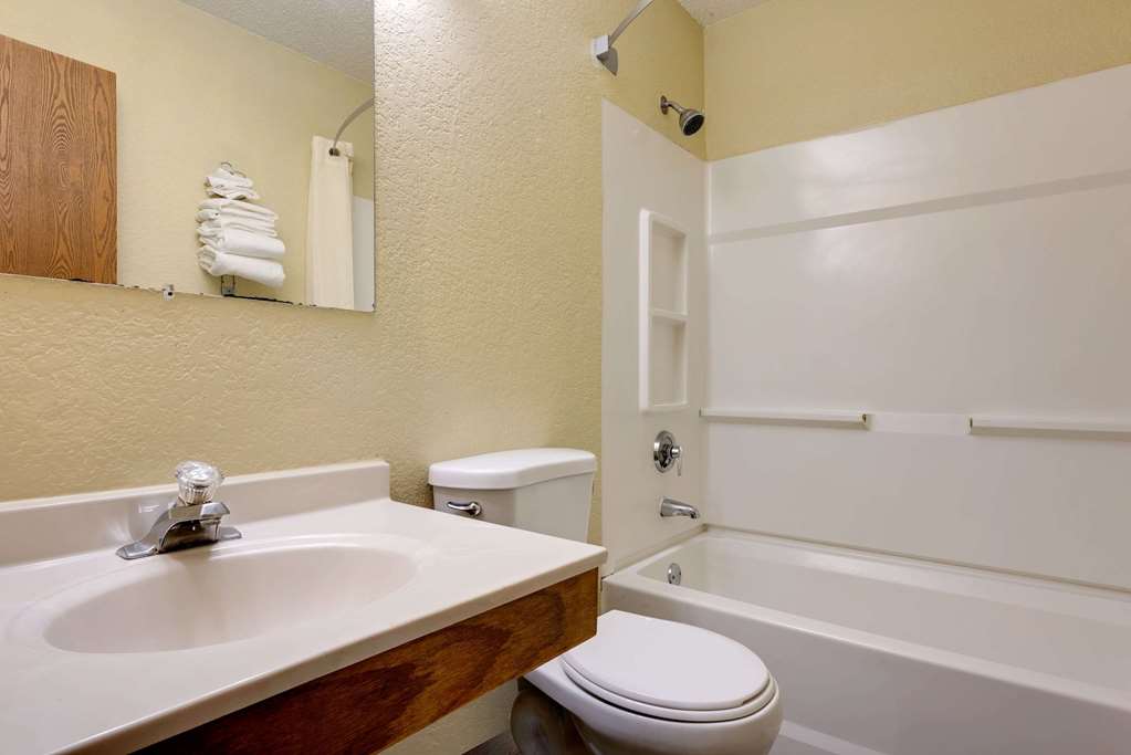 Super 8 by Wyndham Mentor Cleveland Area - photo 11