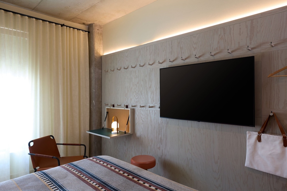 Moxy Charleston Downtown - photo 20