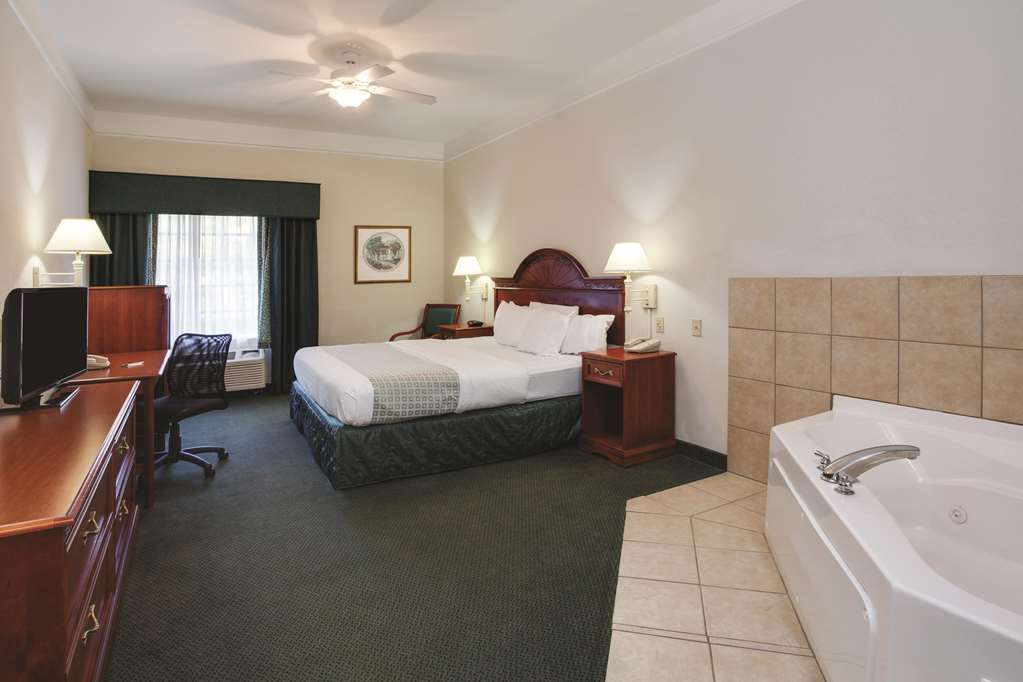 La Quinta Inn and Suites Fort Myers I 75 - photo 24