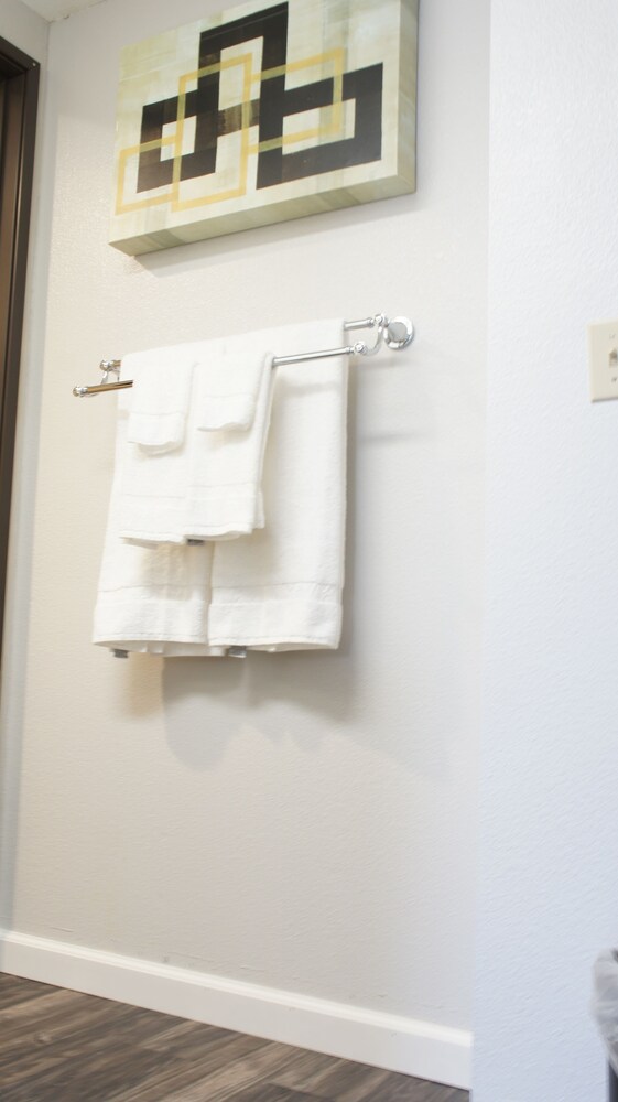 Red Roof Inn Ridgecrest - photo 17
