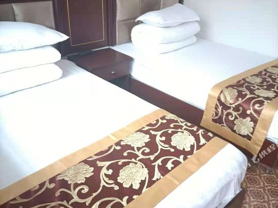 Qinghai Lake Spring Flower in Gonghe, People's Republic of China